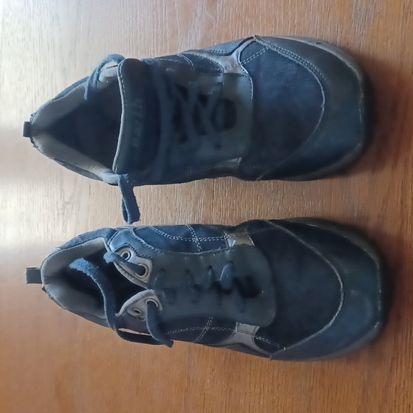 Earth Shoes - Womens Earth navy blue sneakers size 9.5